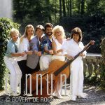 11-05-1988 Hans Bouwens als George Baker with te George Baker Selection at Kasteel lage vuursche Baarn Photo: Govert de Roos/Connu

[keywords]Posed, Eyecontact, Swimmingpool[/keywords]